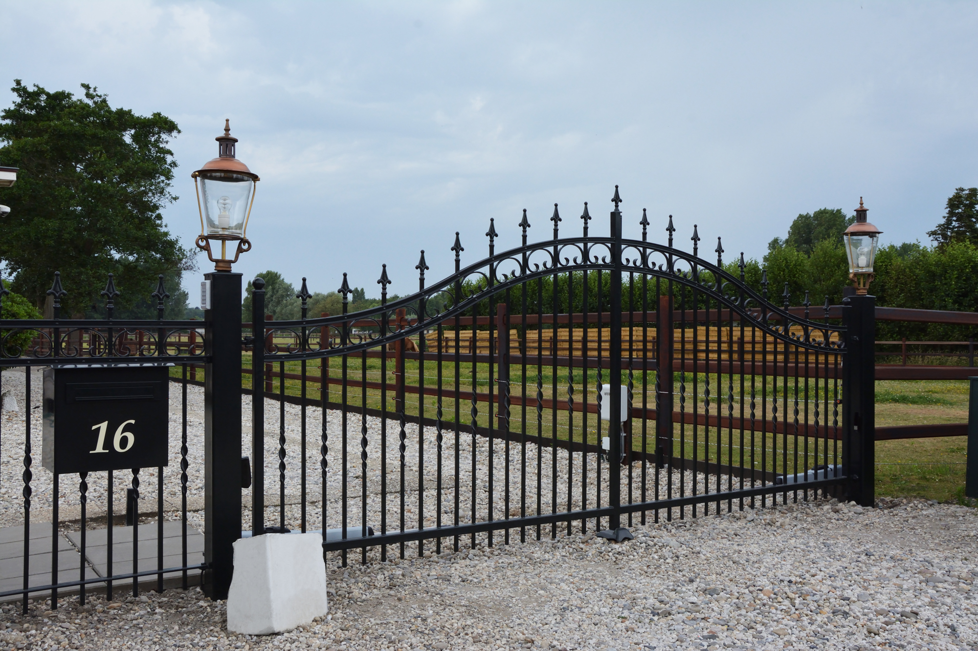 driehoek Irrigatie dronken Klassieke poort in landelijke stijl – Mosterd B.V.